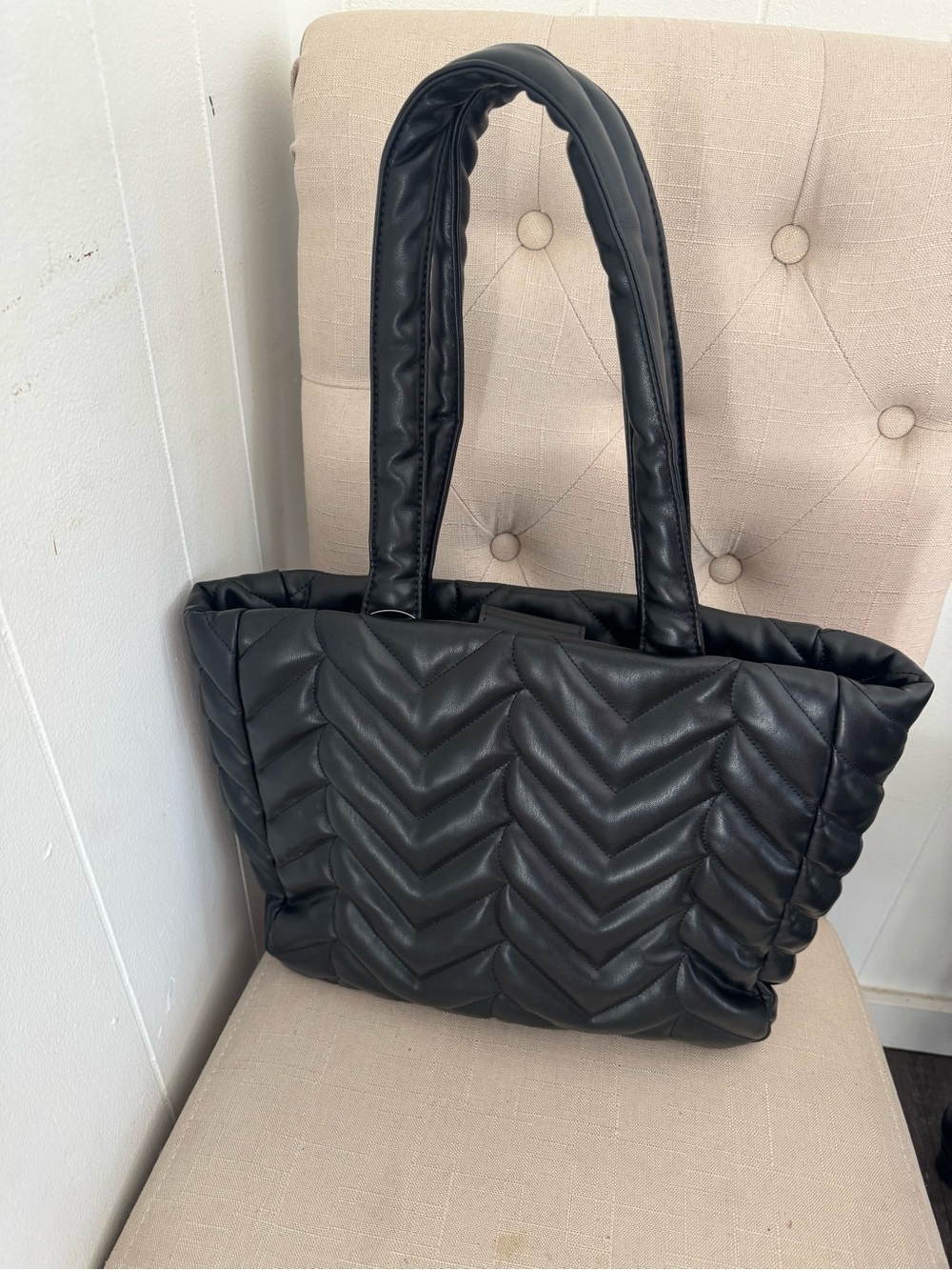 Quilted Simply VERA VERA WANG Tote Bag - Black - Picture 2 of 7